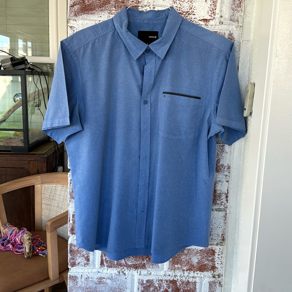 Men’s Hurley Nike dry fit short sleeve button up shirt